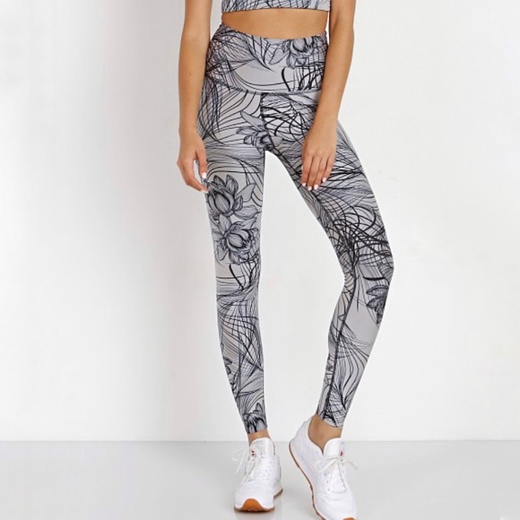 Beyond Yoga Flip Lotus Reversible Legging - Picture 2 of 11